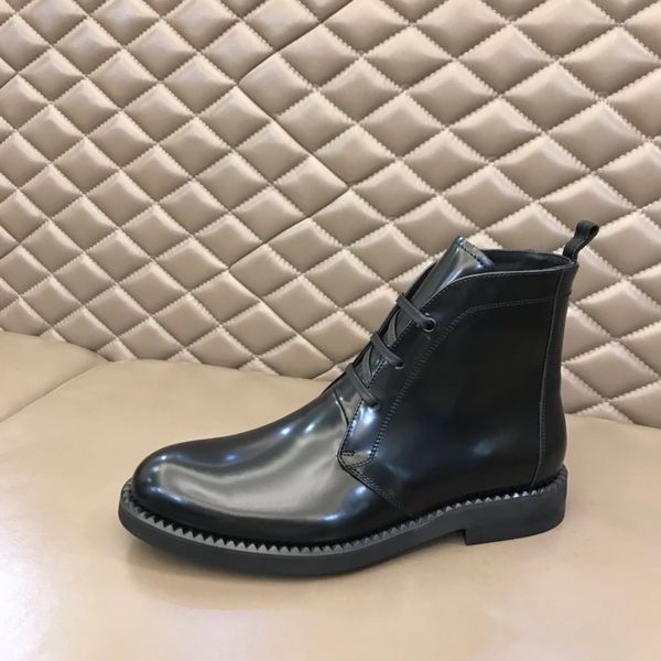 2021 new autumn and winter men's shoes designer fashion luxury rubber sole brand lace-up ankle boots, Red;white
2021 new autumn and winter men's shoes designer fashion luxury rubber sole brand lace-up ankle boots, Red;white
