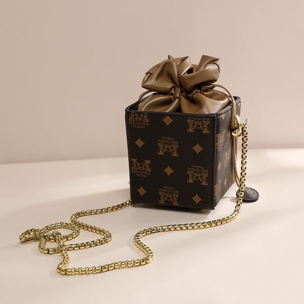 mini bucket bag messenger small women's 2021 summer new old flower box chain single shoulder bag
mini bucket bag messenger small women's 2021 summer new old flower box chain single shoulder bag