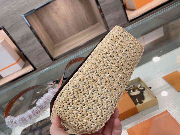 2021 luxury woven bag lady temperament brand designer's messenger fashion leather shoulder bags size 20*5*16cm
2021 luxury woven bag lady temperament brand designer's messenger fashion leather shoulder bags size 20*5*16cm