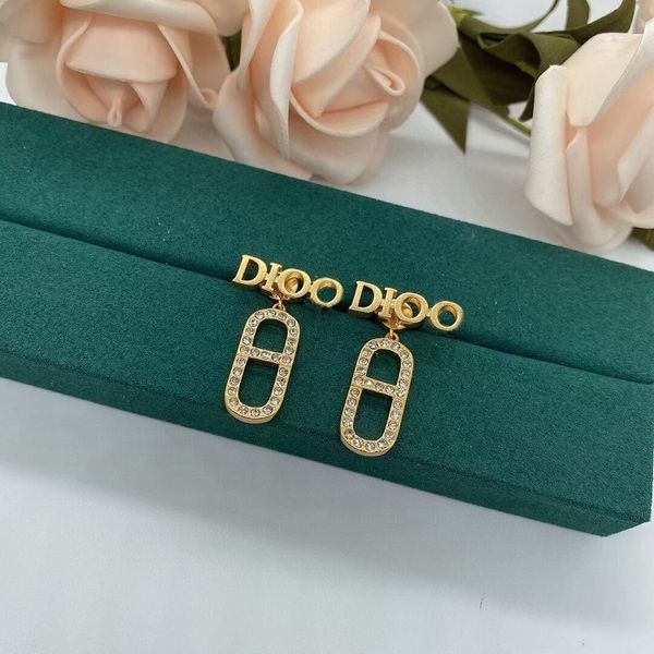 70% off luxury jewelry 2021 dijia new gold inlaid letter simple versatile earrings high version brass material zls1, Golden;silver
70% off luxury jewelry 2021 dijia new gold inlaid letter simple versatile earrings high version brass material zls1, Golden;silver