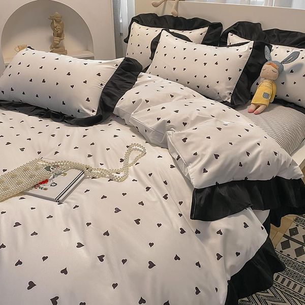 bedding sets black and white color set with ruffle heart printed bed single//king size duvet cover double bedclothes
bedding sets black and white color set with ruffle heart printed bed single//king size duvet cover double bedclothes