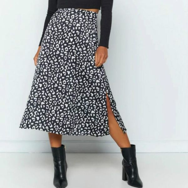 skirts women chiffon skirt 2021 spring summer fashion female high waist vintage casual leopard bohemia beach zipper split, Black
skirts women chiffon skirt 2021 spring summer fashion female high waist vintage casual leopard bohemia beach zipper split, Black