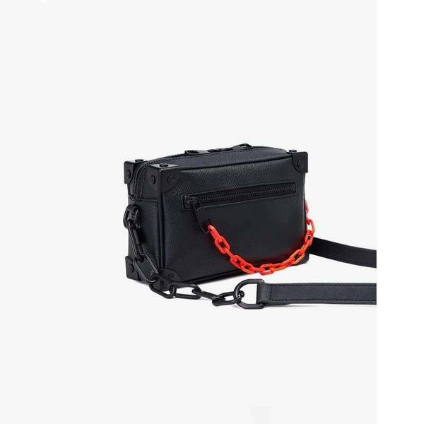wallets fashion designer style leather material men's women's shoulder bags wallet business quartet styling gift, Red;black
wallets fashion designer style leather material men's women's shoulder bags wallet business quartet styling gift, Red;black