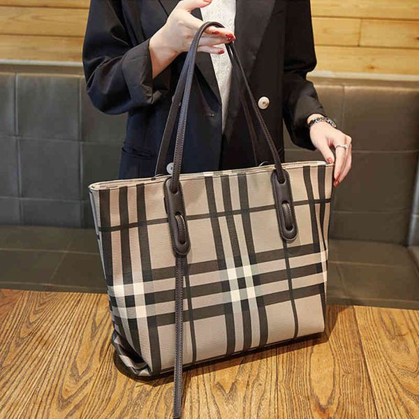 handbag women's bag 2021 plaid tote foreign style large capacity single shoulder portable messenger, Black;red
handbag women's bag 2021 plaid tote foreign style large capacity single shoulder portable messenger, Black;red