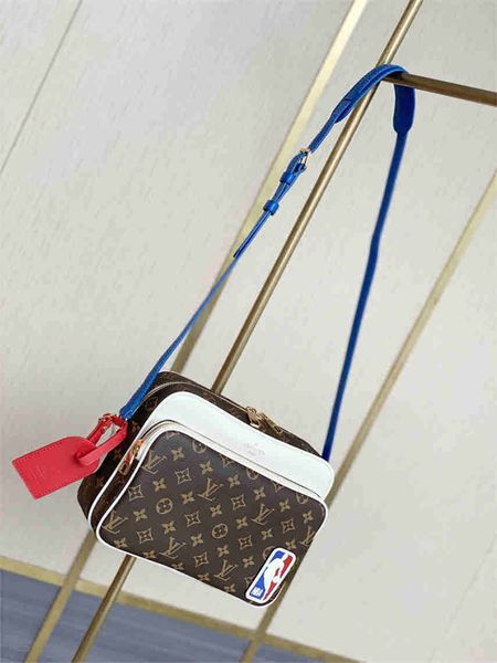 the new 2021 men and women presbyopic bump color one genuine leather handbag shoulder bags aslant camera bag
the new 2021 men and women presbyopic bump color one genuine leather handbag shoulder bags aslant camera bag