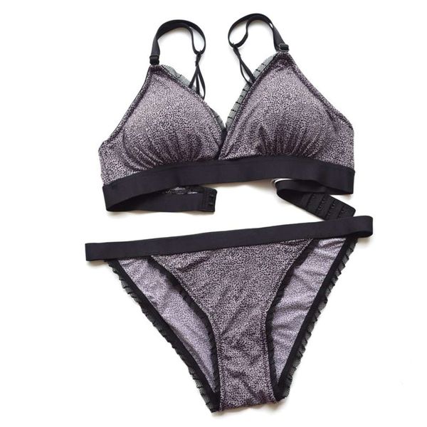 spanish o family milk silk triangle cup thin cotton rimless simple comfortable bra suit, Red;black
spanish o family milk silk triangle cup thin cotton rimless simple comfortable bra suit, Red;black