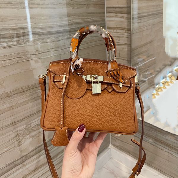 luxurys designers fashion bag women2022 quality shoulder totes handbags cross body handbag purses genuine leather hobos ladies shopping bags
luxurys designers fashion bag women2022 quality shoulder totes handbags cross body handbag purses genuine leather hobos ladies shopping bags
