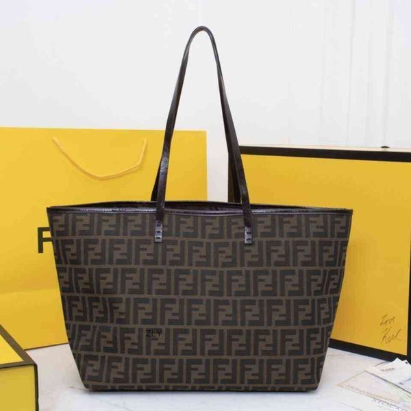 ins2021's latest bag, star's one shoulder messenger , super capacity, versatile zly bags