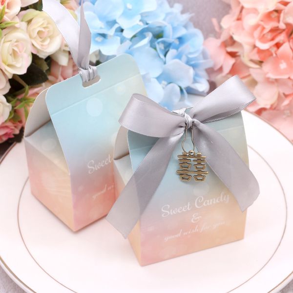 2022 sugar box european style favor holders candy boxes creative vibrato ins wind wedding companion gift candies paper case
2022 sugar box european style favor holders candy boxes creative vibrato ins wind wedding companion gift candies paper case