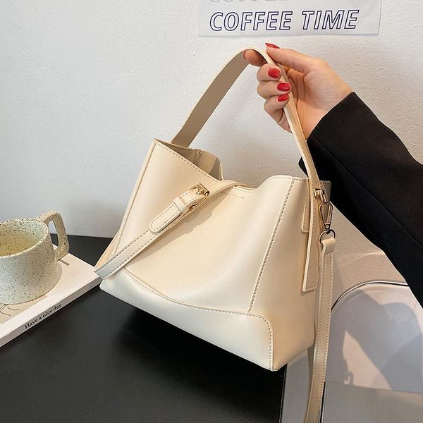 evening bags niche design bag women 2021 fashion messenger high-end large-capacity handbag underarm bucket shoulder
evening bags niche design bag women 2021 fashion messenger high-end large-capacity handbag underarm bucket shoulder