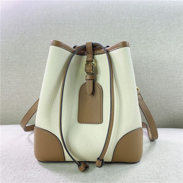 design handbag 2021 new head leather contrast splicing with bucket bag, large capacity, fashionable and versatile one shoulder messenger bag
design handbag 2021 new head leather contrast splicing with bucket bag, large capacity, fashionable and versatile one shoulder messenger bag