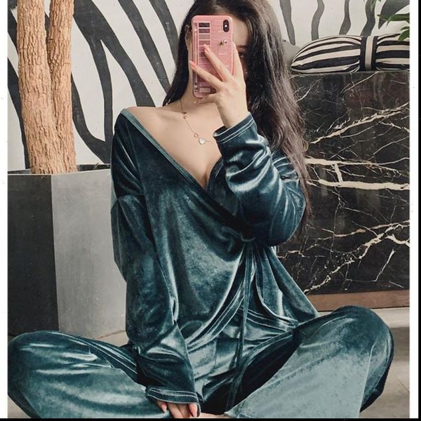 fashion velvet pajamas 2 pieces womens sleepwears set deep v neck casual slim spring autumn long sleeves sleepwear, Black;red
fashion velvet pajamas 2 pieces womens sleepwears set deep v neck casual slim spring autumn long sleeves sleepwear, Black;red