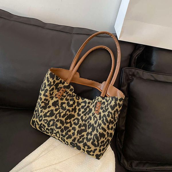 winter shopping tote leopards pattern canvas shoulder bags for women shopper bag large single totes
winter shopping tote leopards pattern canvas shoulder bags for women shopper bag large single totes