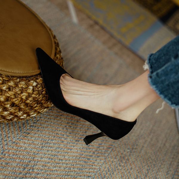luxury dress shoes basic black high heels autumn 2021 elegant thin heel sheep shallow mouth single shoe ol pointed social women's sho
luxury dress shoes basic black high heels autumn 2021 elegant thin heel sheep shallow mouth single shoe ol pointed social women's sho