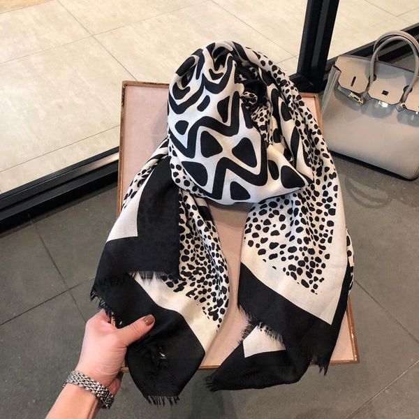 scarves 2021 silk scarf women spring, luxury design autumn thin gauze summer sunscreen shawl leopard print for ladies, Blue;gray
scarves 2021 silk scarf women spring, luxury design autumn thin gauze summer sunscreen shawl leopard print for ladies, Blue;gray