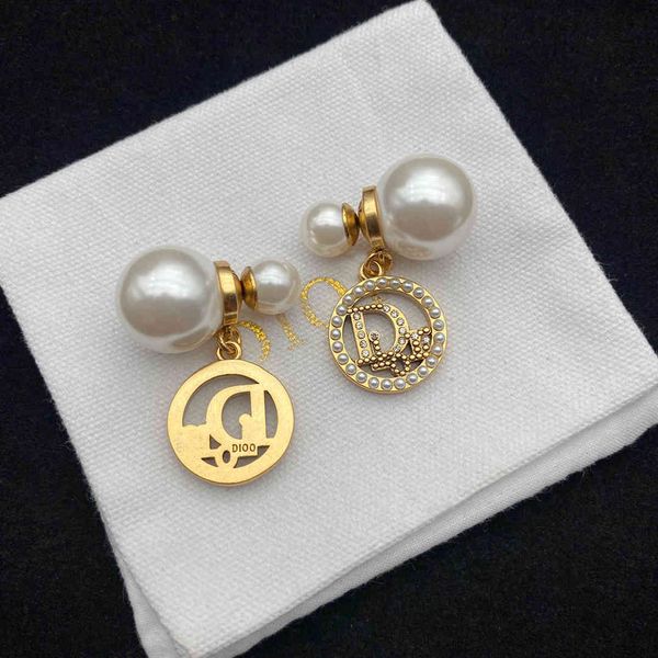 aaa designer jewelry 2021 new letter pearl pendant women's fashion front big back small pearl silver needle earrings
aaa designer jewelry 2021 new letter pearl pendant women's fashion front big back small pearl silver needle earrings