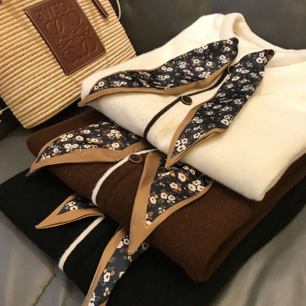 it's worth starting with. single entry needle scarf collar shows thin knitted cardigan sweater, White;black
it's worth starting with. single entry needle scarf collar shows thin knitted cardigan sweater, White;black