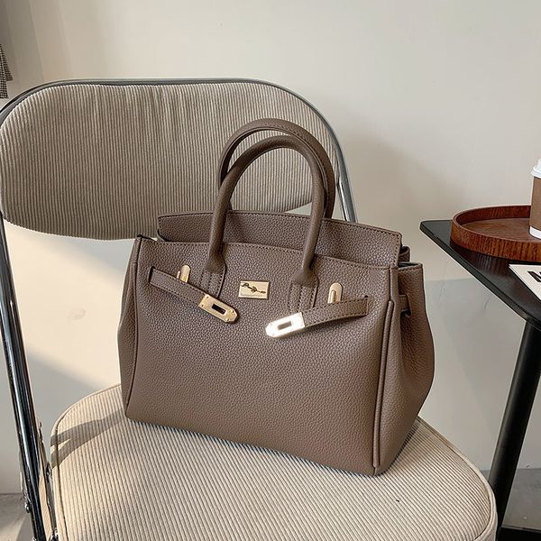 net red large capacity bag women's 2021 spring and summer new fashion versatile messenger atmosphere handbag
net red large capacity bag women's 2021 spring and summer new fashion versatile messenger atmosphere handbag