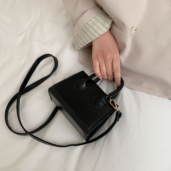 summer bag women's 2021 new fashion popular texture portable shoulder simple and versatile foreign style messenger
summer bag women's 2021 new fashion popular texture portable shoulder simple and versatile foreign style messenger