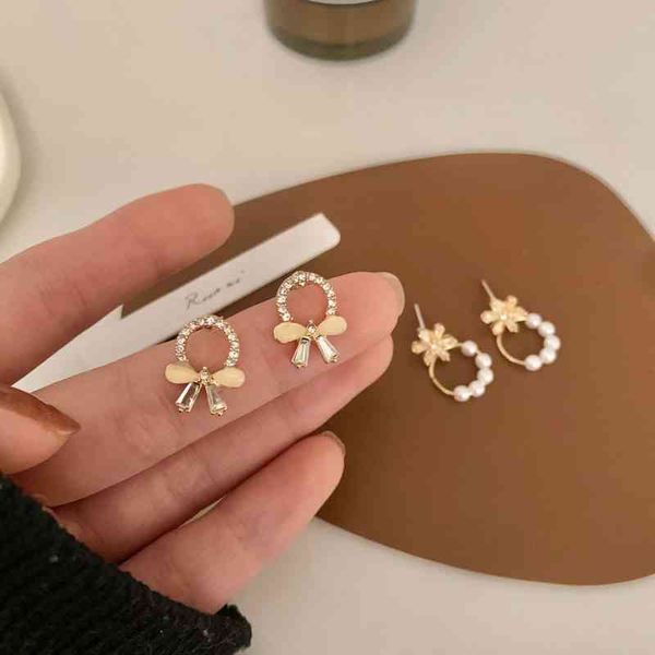 925 silver needle korean sweet small pearls bow stud earrings simple temperament fairy ins clip on women's jewelry, Golden
925 silver needle korean sweet small pearls bow stud earrings simple temperament fairy ins clip on women's jewelry, Golden