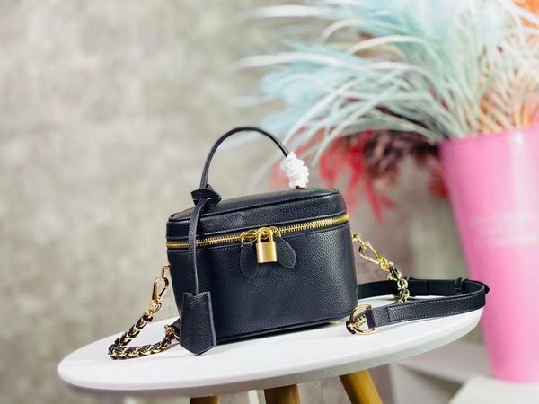 2021 fashion designer women's bags classic handbag embossed letter leather hardware mini zipper cosmetic bag
2021 fashion designer women's bags classic handbag embossed letter leather hardware mini zipper cosmetic bag