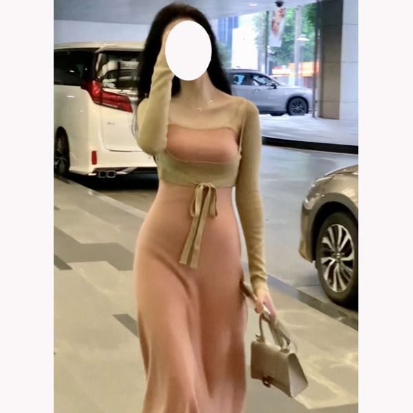 elegant knockout proportion shows great height and thin contrast color two-piece knitted dress autumn, Black;gray
elegant knockout proportion shows great height and thin contrast color two-piece knitted dress autumn, Black;gray