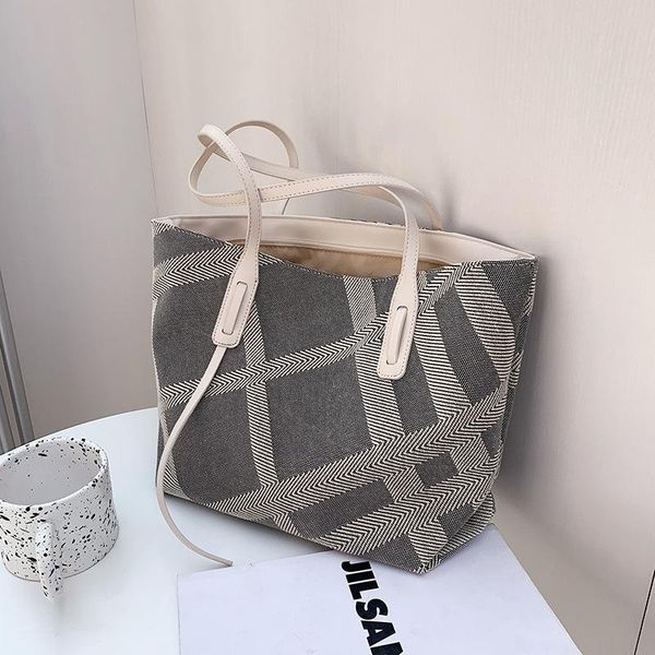 cross body big bag women's 2021 fashion portable shoulder online celebrity beggar tote
cross body big bag women's 2021 fashion portable shoulder online celebrity beggar tote