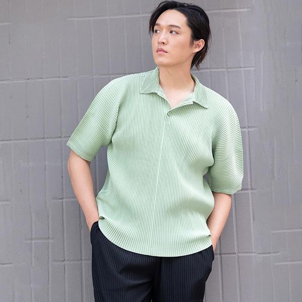 men's polos miyake pleated men shirts 2021 korean fashion casual t-shirt loose, White;black
men's polos miyake pleated men shirts 2021 korean fashion casual t-shirt loose, White;black