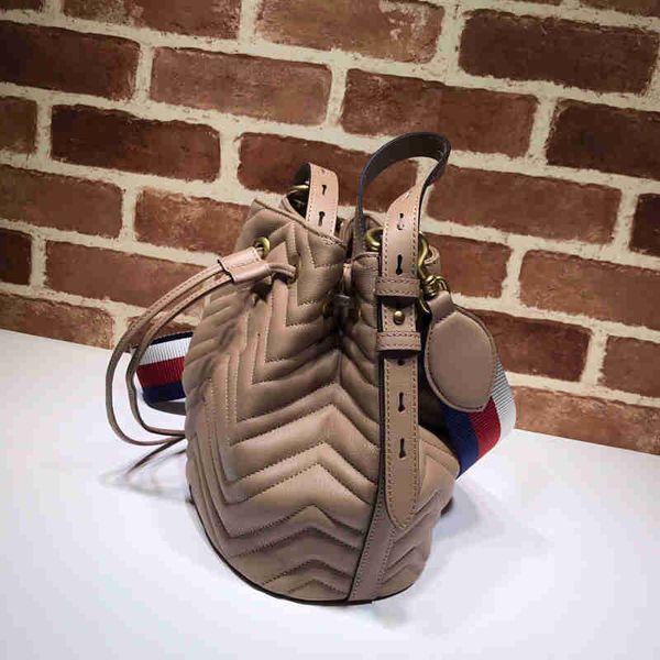 classic ladies bag 7a high-end customized quality multi-functional storage bag bag fashion business casual style with long shoulder straps
classic ladies bag 7a high-end customized quality multi-functional storage bag bag fashion business casual style with long shoulder straps
