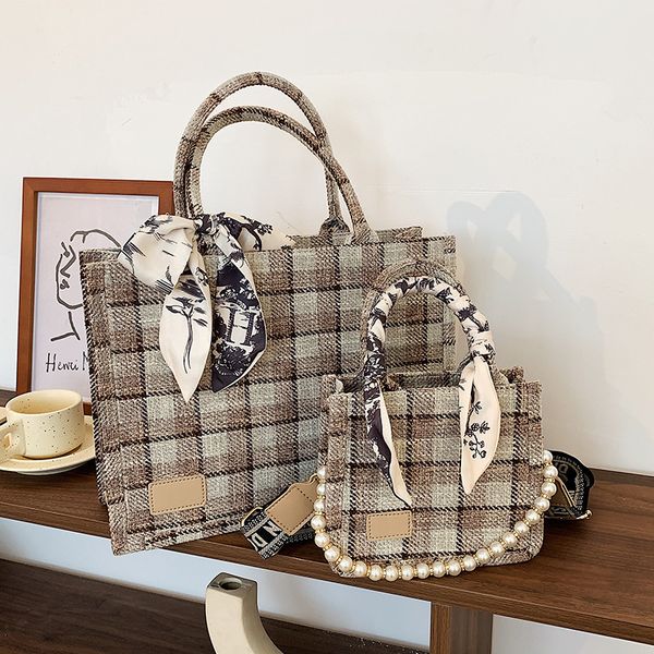 high-quality s large capacity portable women's 2021 summer new fashion messenger bag net red design simple tote bag
high-quality s large capacity portable women's 2021 summer new fashion messenger bag net red design simple tote bag