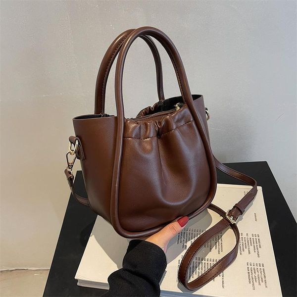 evening bags texture casual women's bag 2021 fashion foreign style single shoulder diagonal simple bucket satchels
evening bags texture casual women's bag 2021 fashion foreign style single shoulder diagonal simple bucket satchels