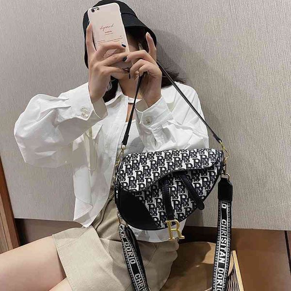 80% off women's bag autumn and winter new fashion women's single shoulder portable messenger bag fashion armpit saddle handbags
80% off women's bag autumn and winter new fashion women's single shoulder portable messenger bag fashion armpit saddle handbags