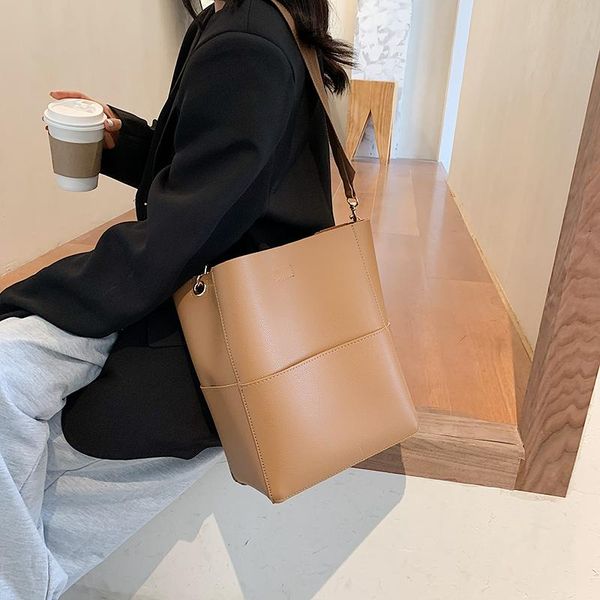 evening bags women pu fashion leather handbags tote large capacity designer ladies shoulder bucket bag female messenger
evening bags women pu fashion leather handbags tote large capacity designer ladies shoulder bucket bag female messenger