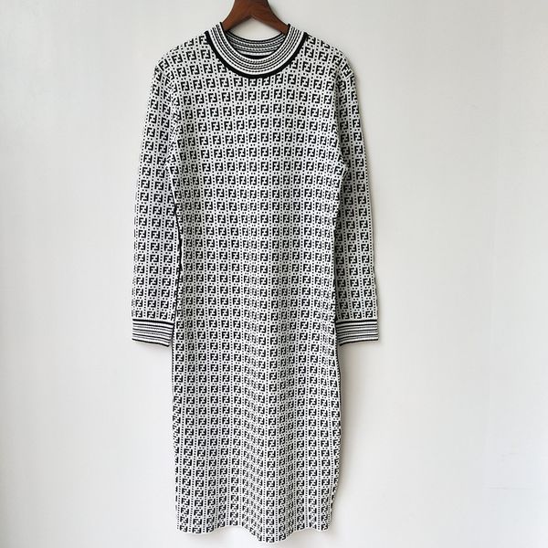 21 autumn new round neck long sleeve dotted letter jacquard knitted dress for women, Black;gray
21 autumn new round neck long sleeve dotted letter jacquard knitted dress for women, Black;gray