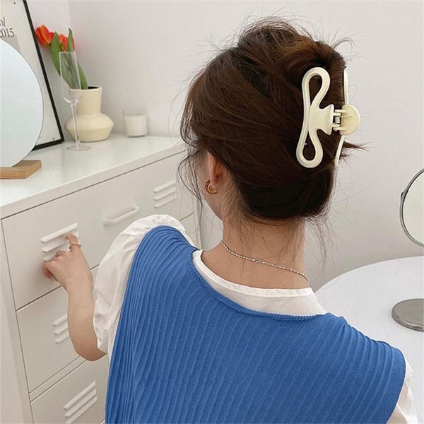 hair clips & barrettes 2021 french retro brown black white acrylic hairpin simple classic geometric hollow curved claw for women accessories, Golden;silver
hair clips & barrettes 2021 french retro brown black white acrylic hairpin simple classic geometric hollow curved claw for women accessories, Golden;silver