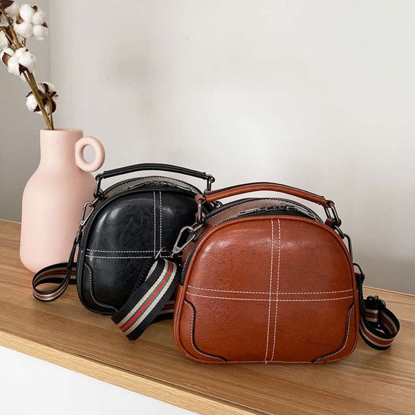 2021 fashion summer popular small bag women's texture hand-held single shoulder messenger bag
2021 fashion summer popular small bag women's texture hand-held single shoulder messenger bag