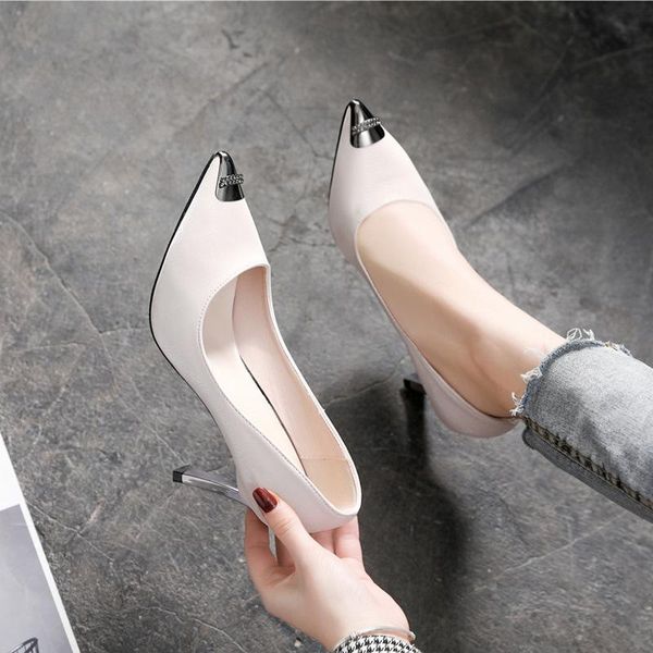 dress shoes pumps women high heels pointed-toe thin solid color metal decoration leather fashion, Black 
dress shoes pumps women high heels pointed-toe thin solid color metal decoration leather fashion, Black