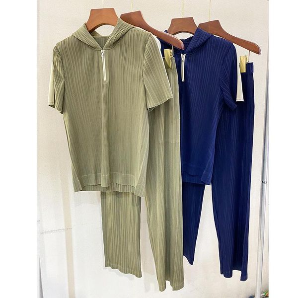 plus size tracksuits for women 45-75kg summer 2021 strech miyake pleated casual sports set hoodie + high waist straight trousers, Black
plus size tracksuits for women 45-75kg summer 2021 strech miyake pleated casual sports set hoodie + high waist straight trousers, Black