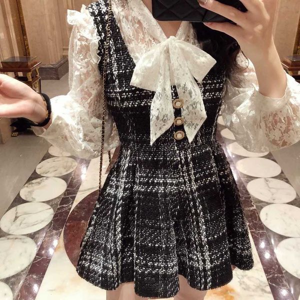 2021 A Line Two Piece Set Tweed Plaid Short Romper Autumn Winter Women Bow Collar Lace Shirt Top Sets Tank Pearl Button Mini Jumpsuit, White;black
2021 A Line Two Piece Set Tweed Plaid Short Romper Autumn Winter Women Bow Collar Lace Shirt Top Sets Tank Pearl Button Mini Jumpsuit, White;black