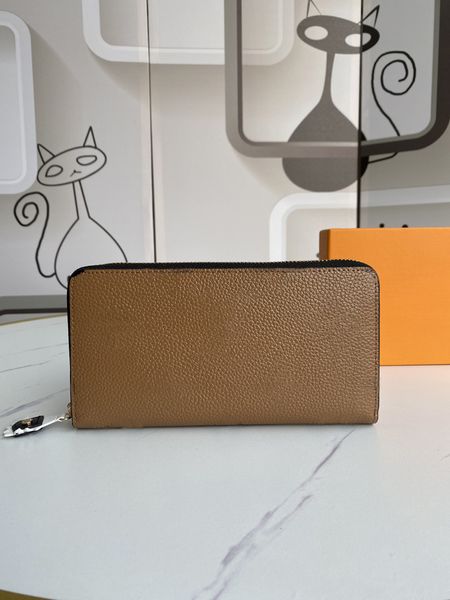 2021 fashion flowers designer wallets luxurys men women leather bags classic letters key coin purse original box plaid card holder m69698, Red;black
2021 fashion flowers designer wallets luxurys men women leather bags classic letters key coin purse original box plaid card holder m69698, Red;black