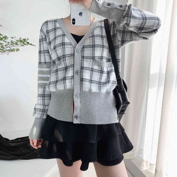 autumn 20 new tb college style grey plaid stitched knitted cardigan women's v-neck thin sweater coat, White
autumn 20 new tb college style grey plaid stitched knitted cardigan women's v-neck thin sweater coat, White