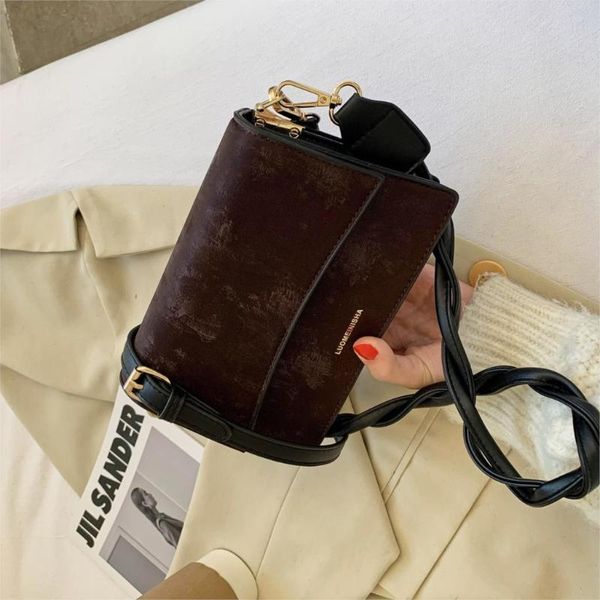 evening bags weave shoulder strap armpit bag 2021 fashion velvet women's designer handbag vintage messenger
evening bags weave shoulder strap armpit bag 2021 fashion velvet women's designer handbag vintage messenger
