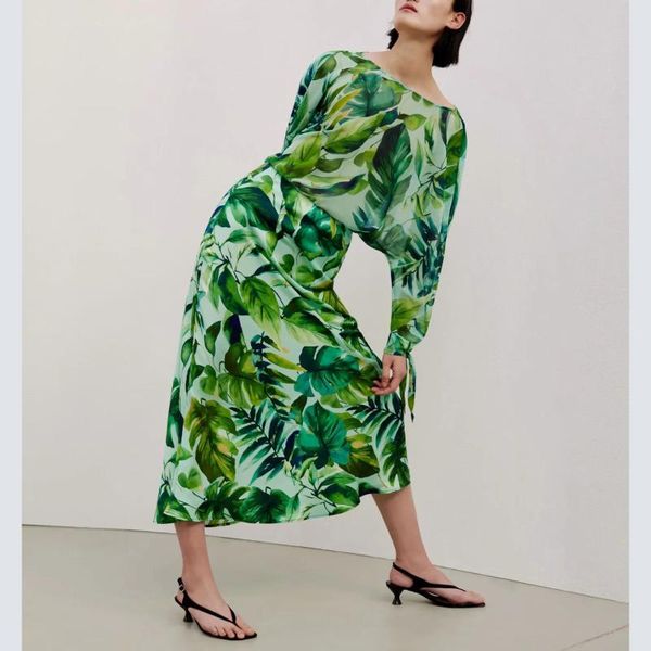 women's tracksuits 2021 women summer suits two piece set green flower printed v-neck elastic high waist pleated skirt, Gray
women's tracksuits 2021 women summer suits two piece set green flower printed v-neck elastic high waist pleated skirt, Gray