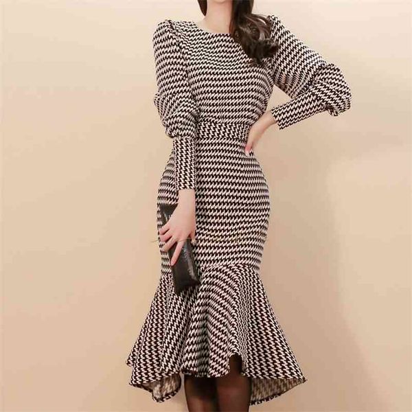 autumn/winter product two-piece fashion temperament slim-fit houndstooth jacket waist bag hip fishtail skirt suit women 210510, Black;gray
autumn/winter product two-piece fashion temperament slim-fit houndstooth jacket waist bag hip fishtail skirt suit women 210510, Black;gray