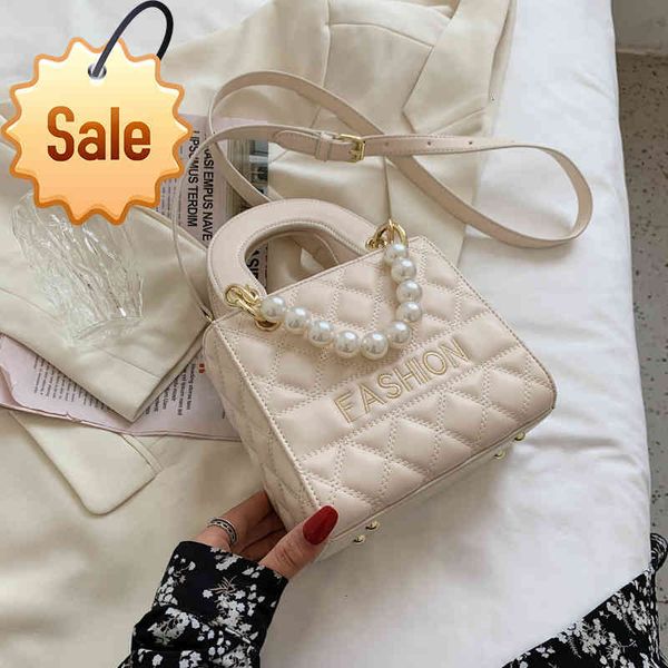 diamond lattice pearl beaded chain princess bag personalized fashion women's bag 2021 new simple women's bag
diamond lattice pearl beaded chain princess bag personalized fashion women's bag 2021 new simple women's bag