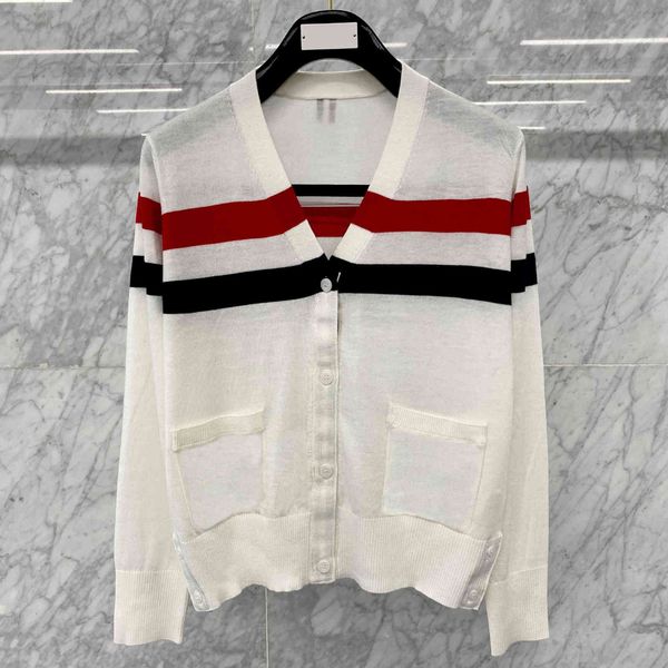 2021 spring new tb front and back three color stripes slim fit wool knitted v-neck cardigan jacket women, White;black
2021 spring new tb front and back three color stripes slim fit wool knitted v-neck cardigan jacket women, White;black