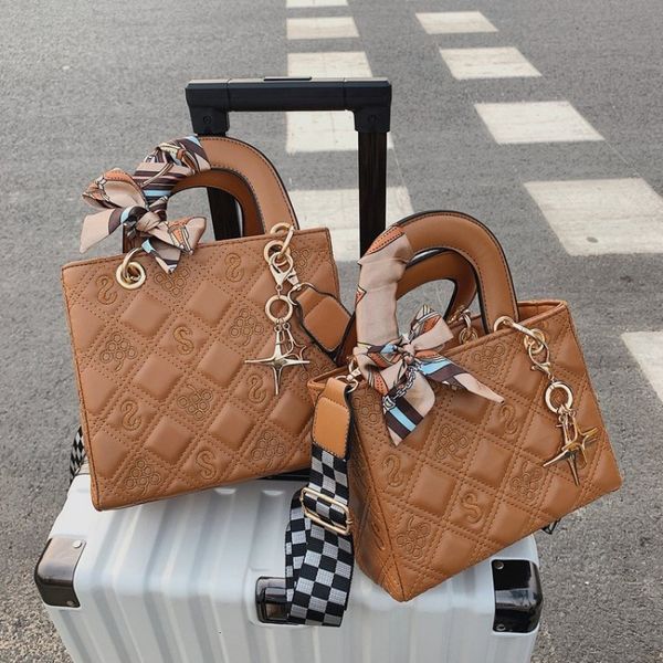 fashion princess bag new handbags handbag women's handbag lingge bow scarf hand bags messenger women clutches casual luxury
fashion princess bag new handbags handbag women's handbag lingge bow scarf hand bags messenger women clutches casual luxury