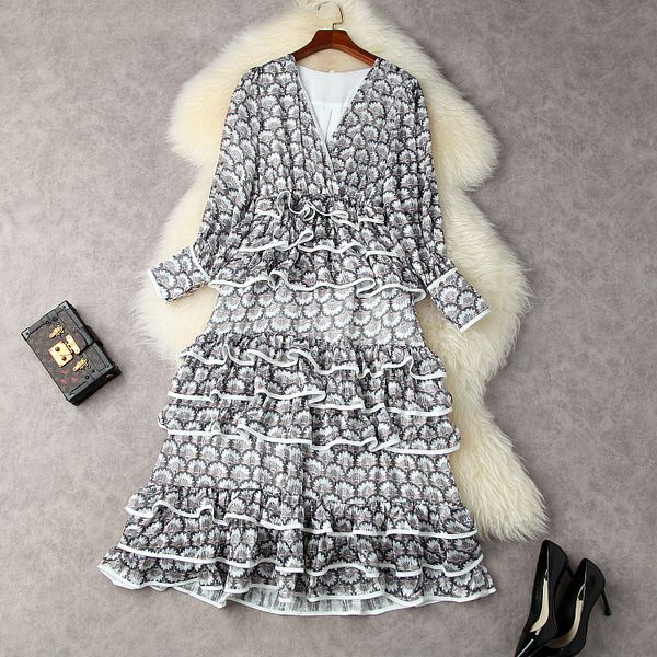 european and american women's wear for summer 2021 long sleeve v-neck print with overlapping flounces fashion dress, Black;gray
european and american women's wear for summer 2021 long sleeve v-neck print with overlapping flounces fashion dress, Black;gray
