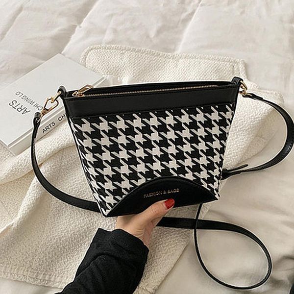 outdoor bags messenger bag crossbody niche design small female summer leisure trend wild fashion one-shoulder bucket
outdoor bags messenger bag crossbody niche design small female summer leisure trend wild fashion one-shoulder bucket