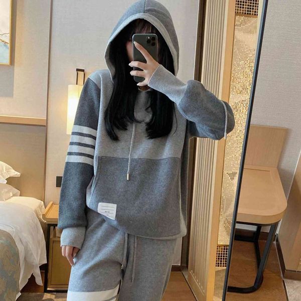 2021 autumn tide brand tb four horizontal bars striped tricolor stitched knitted wool leisure hooded sports sweater coat, Black
2021 autumn tide brand tb four horizontal bars striped tricolor stitched knitted wool leisure hooded sports sweater coat, Black